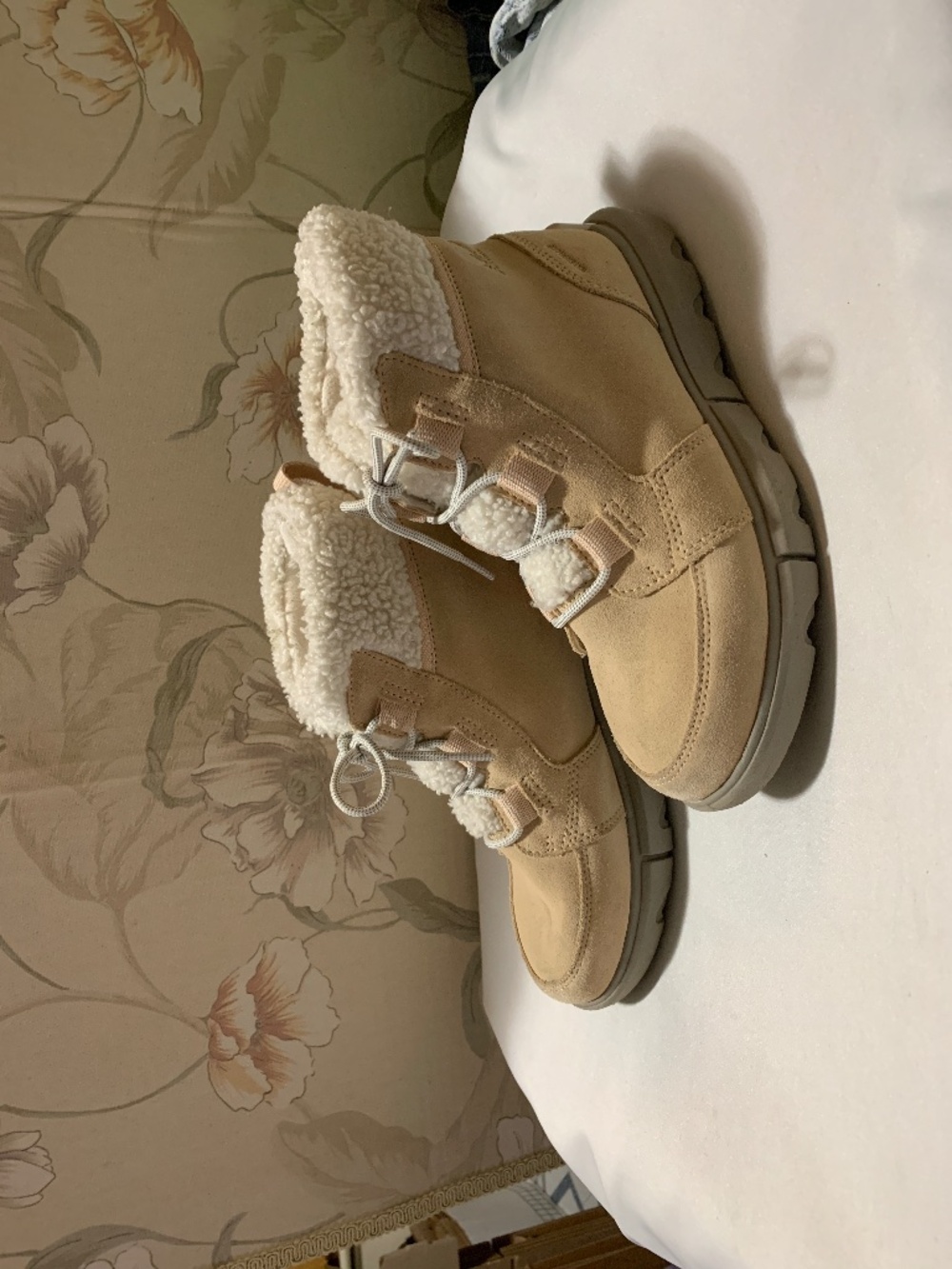Sorel Women's Explorer II Carnival Cozy Waterproof Boots Size 8 Tan Gently Worn